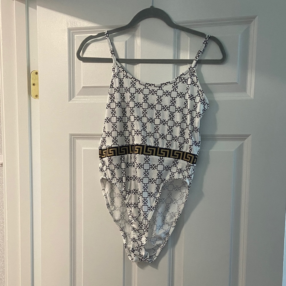 🧡 Women’s Boohoo bodysuit